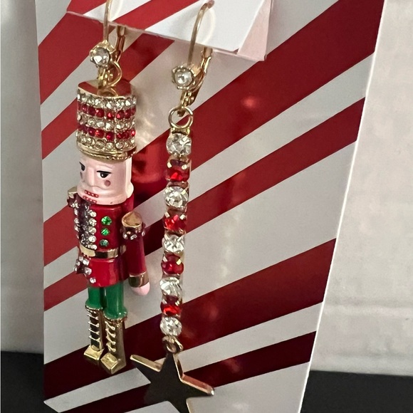Betsey Johnson Earrings Red and Green Drop Nutcracker New - Picture 16 of 16